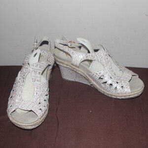 EC BEAUTIFUL EARTHIES WEDGE SANDALS - 9